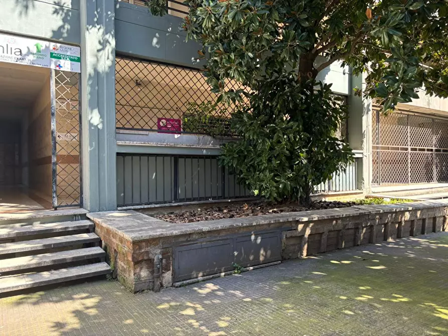 Immagine 14 di Ufficio in affitto  a Guidonia Montecelio