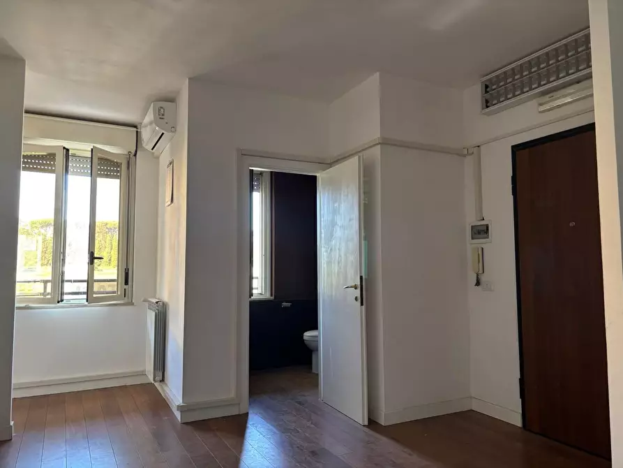 Immagine 3 di Ufficio in affitto  a Guidonia Montecelio