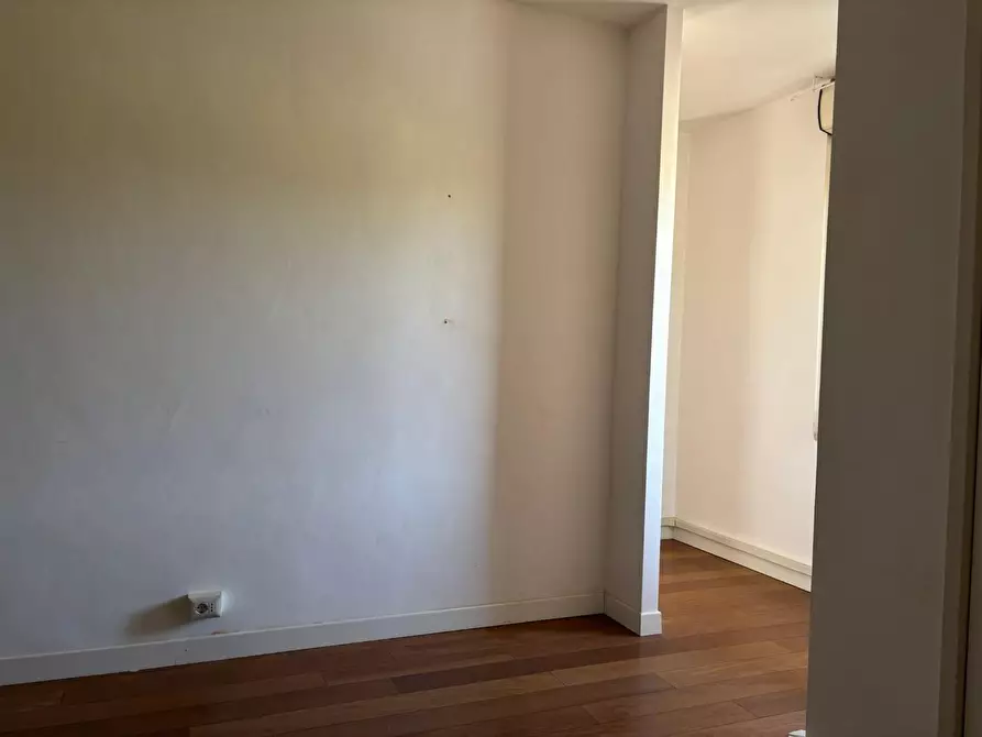 Immagine 7 di Ufficio in affitto  a Guidonia Montecelio