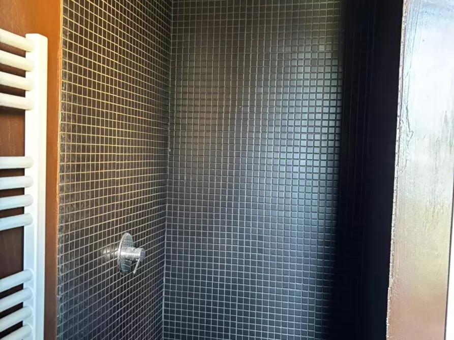 Immagine 4 di Ufficio in affitto  a Guidonia Montecelio