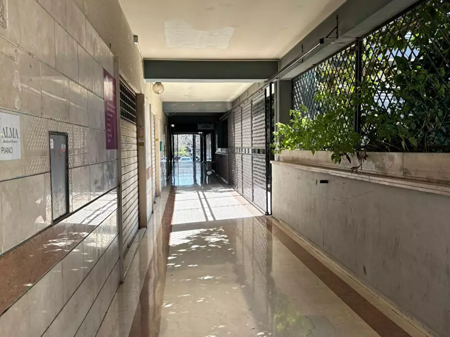 Immagine 16 di Ufficio in affitto  a Guidonia Montecelio