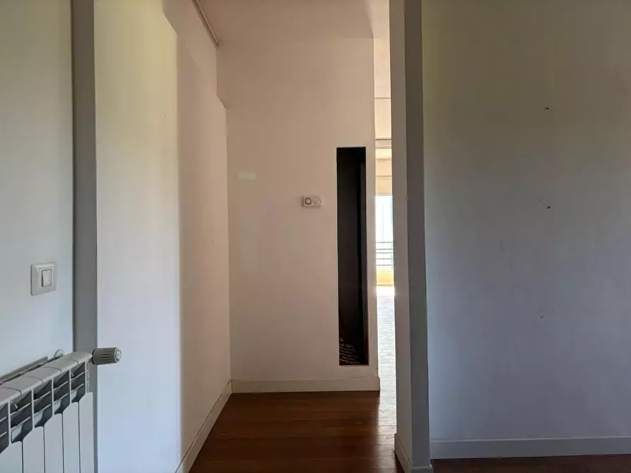 Immagine 6 di Ufficio in affitto  a Guidonia Montecelio