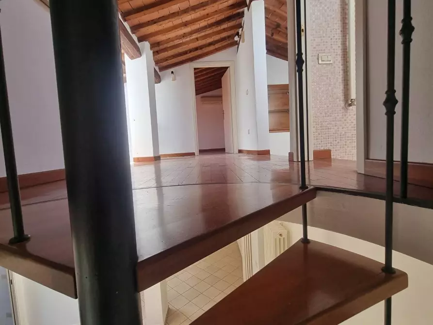 Immagine 17 di Appartamento in affitto  a Pisa
