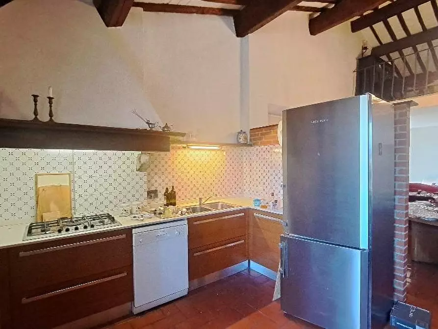 Immagine 11 di Casa colonica in vendita  a San Giuliano Terme