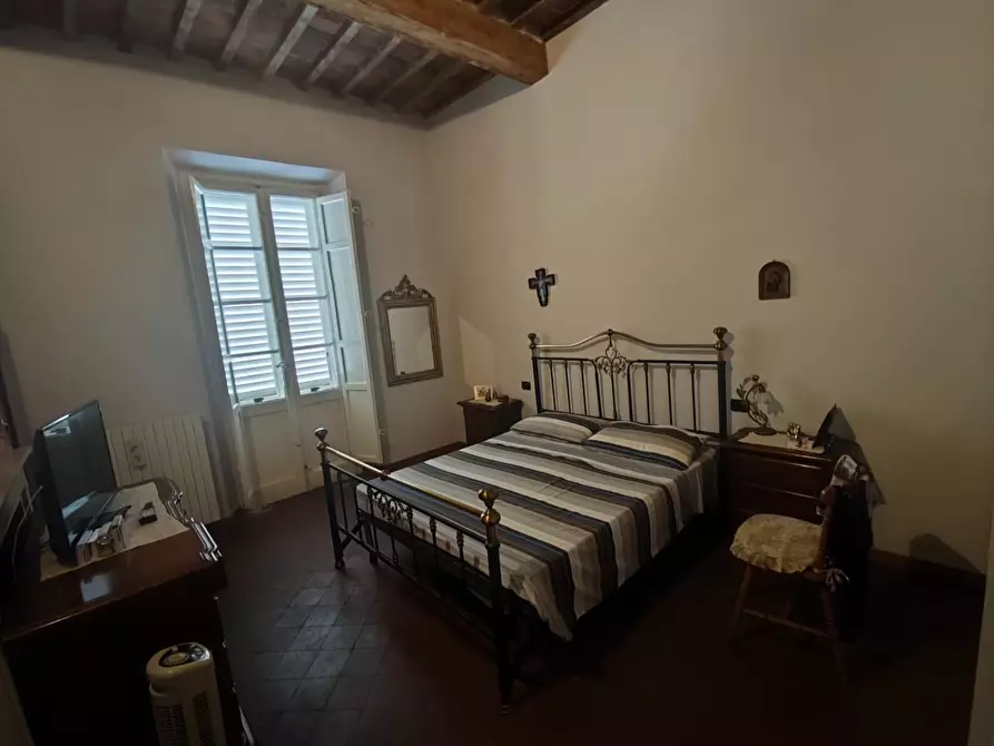 Immagine 14 di Appartamento in vendita  a Lucca