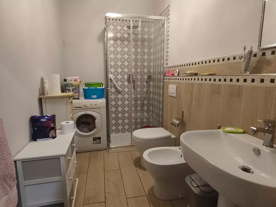 Immagine 8 di Appartamento in vendita  a Lucca