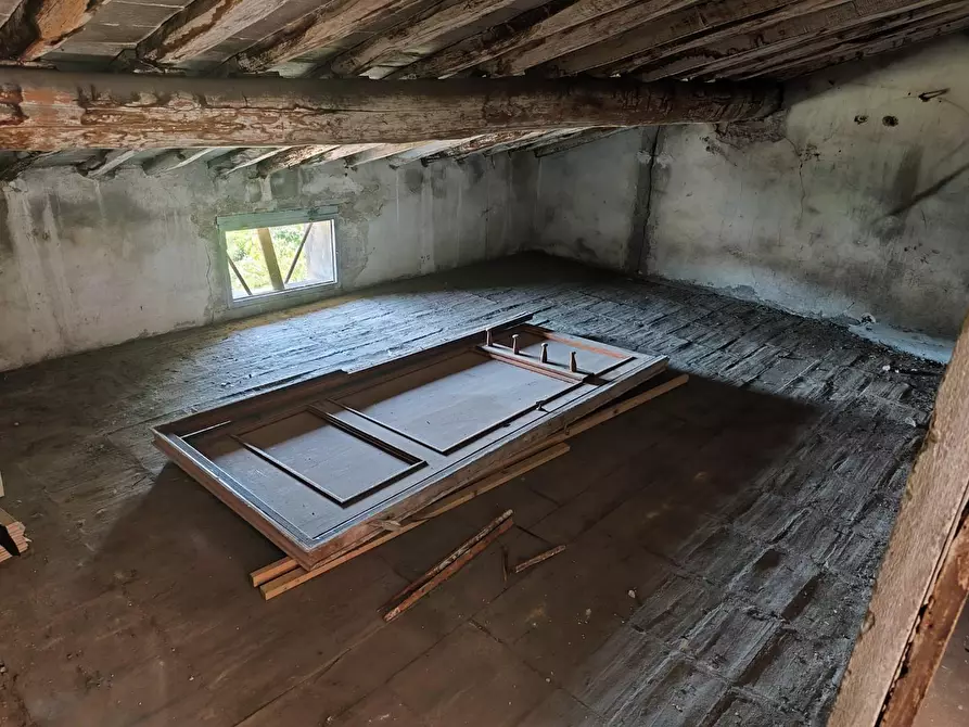 Immagine 6 di Appartamento in vendita  a Lucca