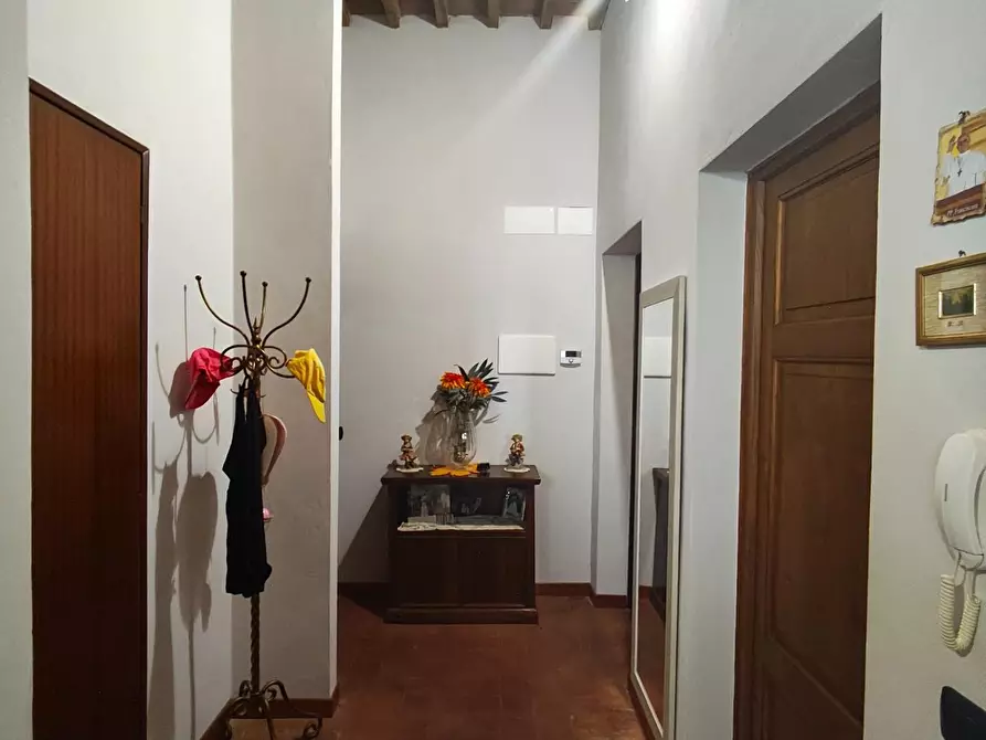 Immagine 22 di Appartamento in vendita  a Lucca