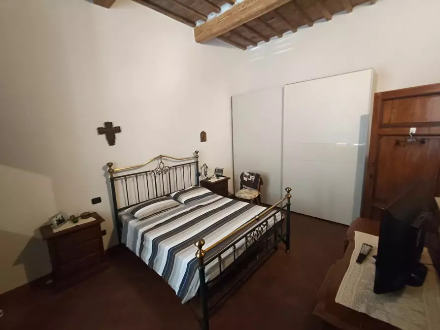 Immagine 10 di Appartamento in vendita  a Lucca