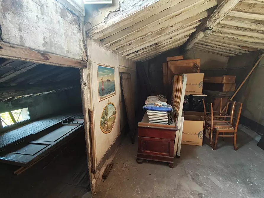 Immagine 4 di Appartamento in vendita  a Lucca