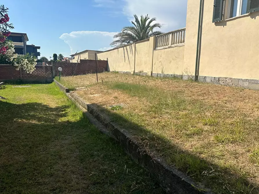 Immagine 17 di Appartamento in vendita  a Carrara