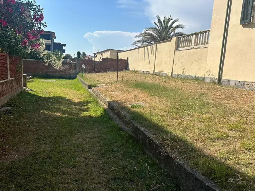 Immagine 16 di Appartamento in vendita  a Carrara