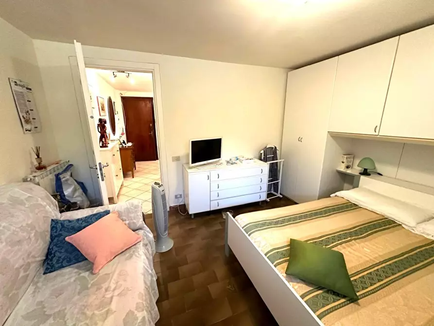 Immagine 11 di Appartamento in vendita  a Carrara