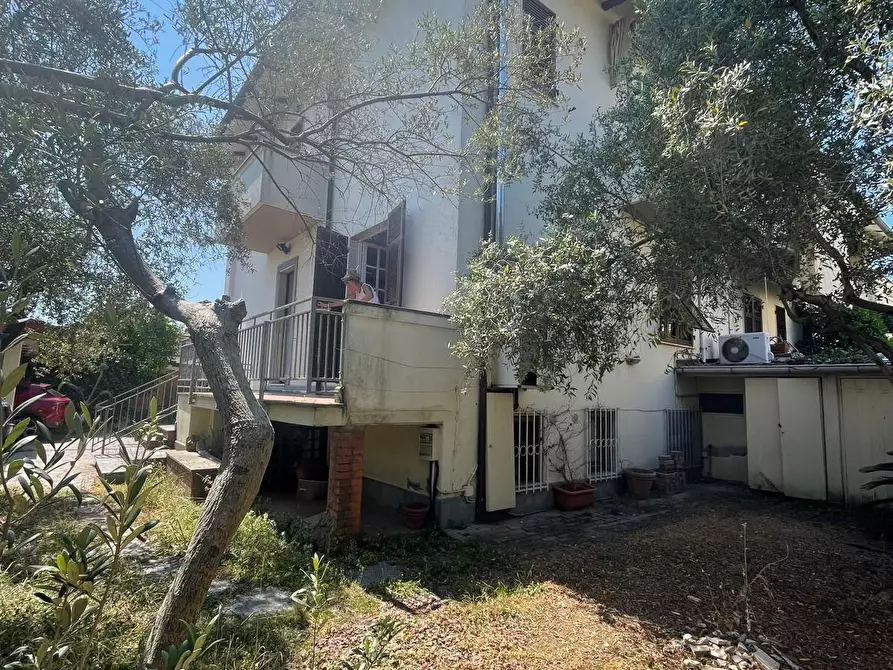 Immagine 23 di Casa trifamiliare in vendita  a Carrara