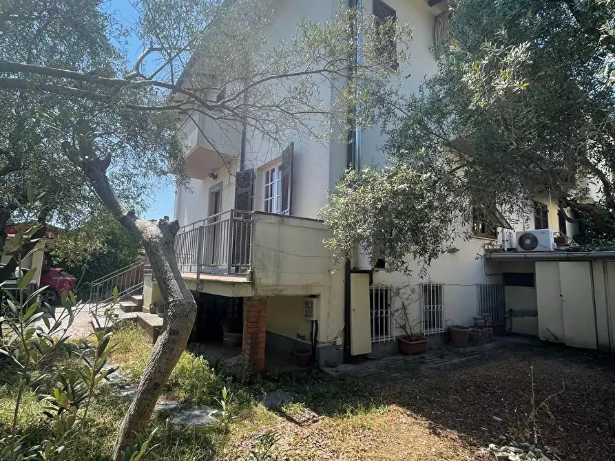 Immagine 3 di Casa trifamiliare in vendita  a Carrara