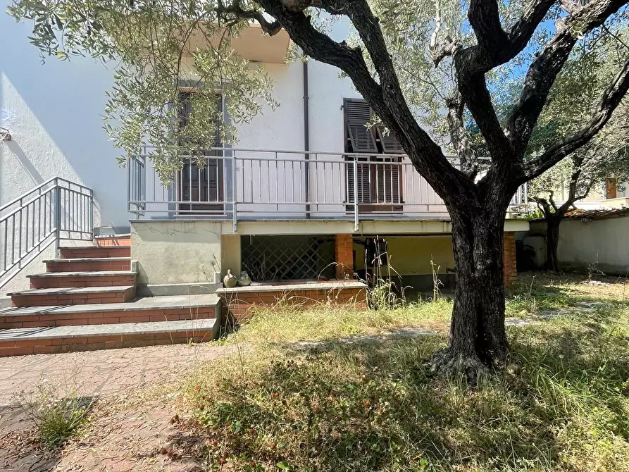 Immagine 2 di Casa trifamiliare in vendita  a Carrara