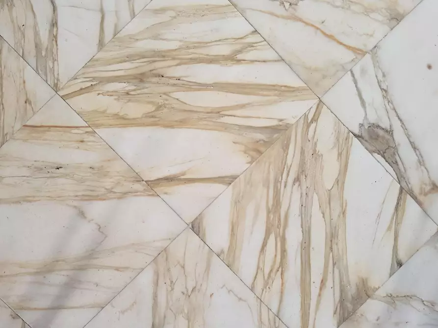 Immagine 4 di Porzione di casa in vendita  a Carrara