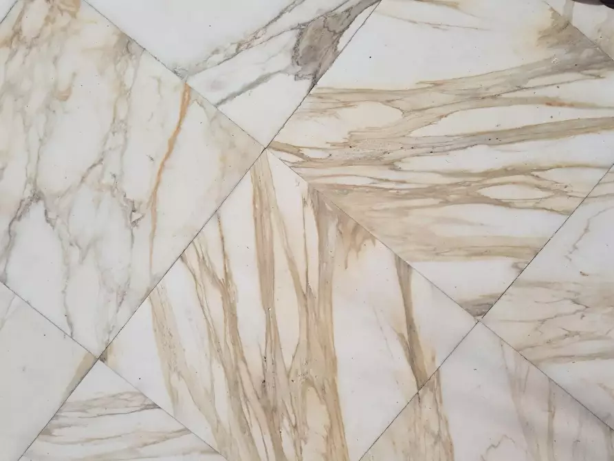 Immagine 14 di Porzione di casa in vendita  a Carrara