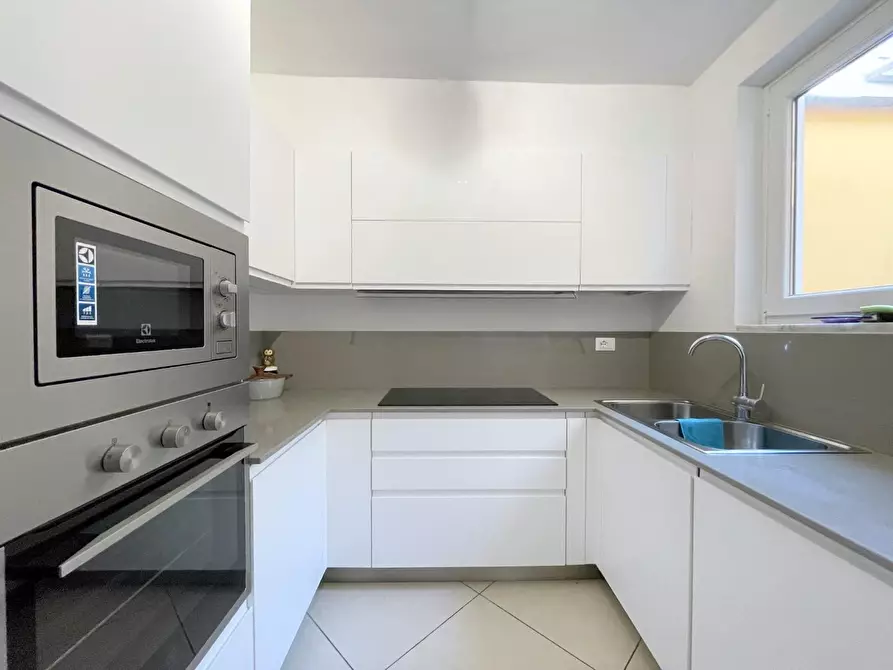 Immagine 10 di Villetta a schiera in vendita  a Viareggio