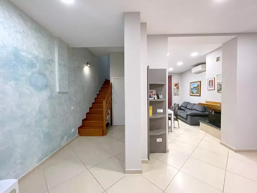 Immagine 2 di Villetta a schiera in vendita  a Viareggio