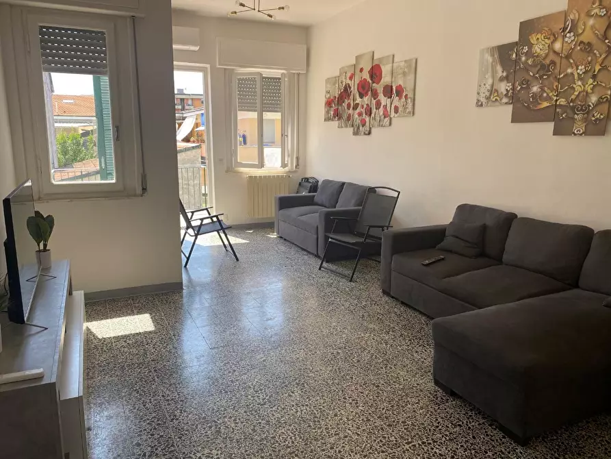 Immagine 1 di Appartamento in vendita  a Viareggio