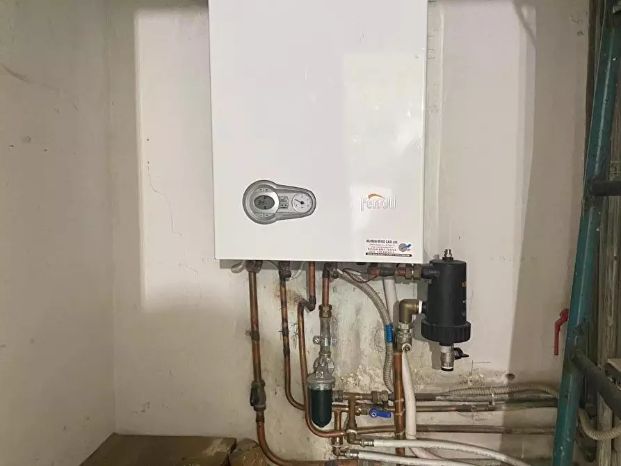 Immagine 31 di Appartamento in vendita  a Viareggio