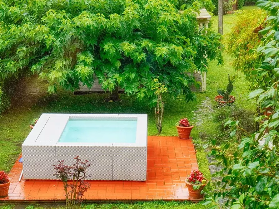 Immagine 21 di Villa in affitto  a Camaiore