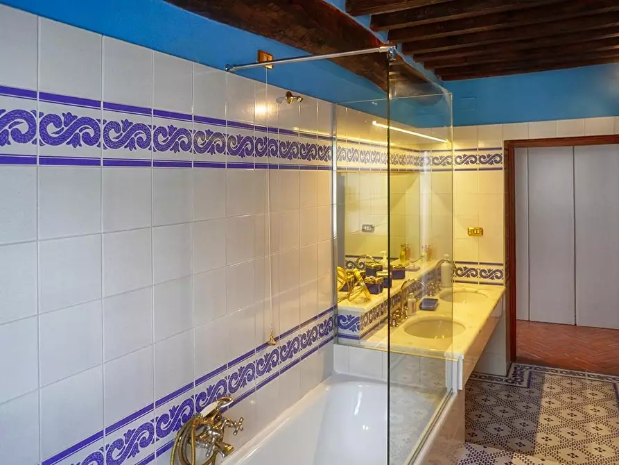 Immagine 31 di Villa in affitto  a Camaiore