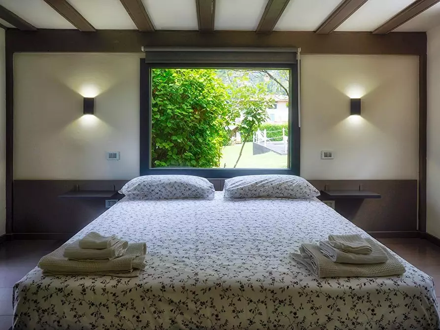 Immagine 76 di Villa in affitto  a Camaiore