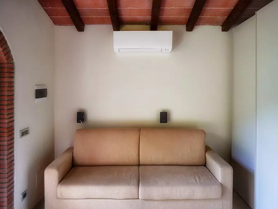 Immagine 70 di Villa in affitto  a Camaiore