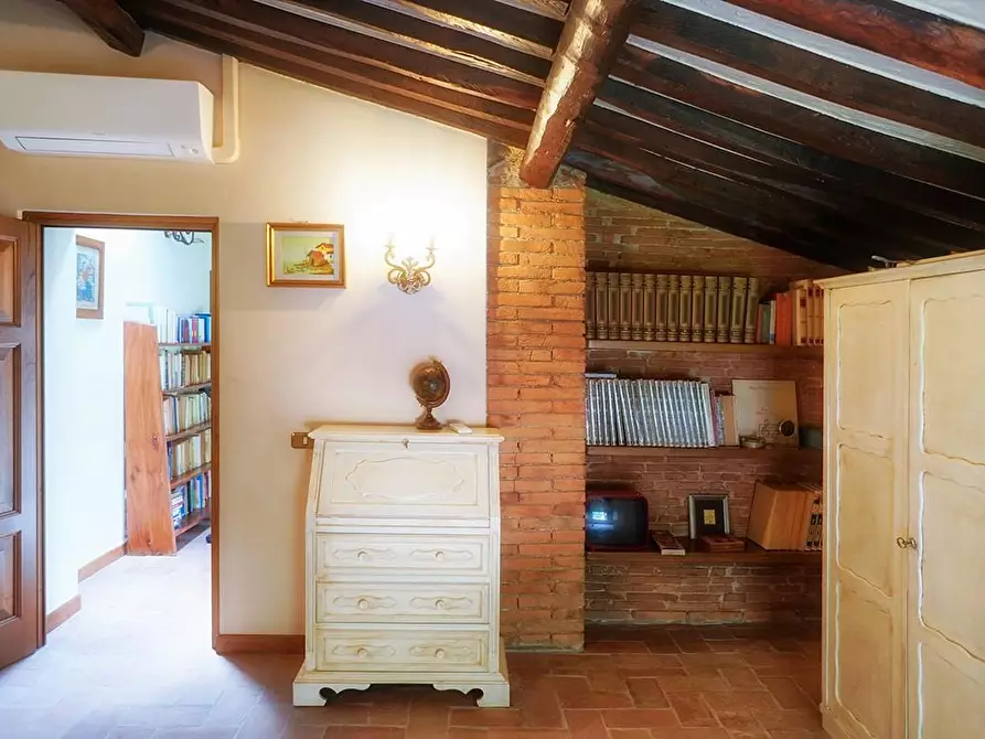 Immagine 48 di Villa in affitto  a Camaiore