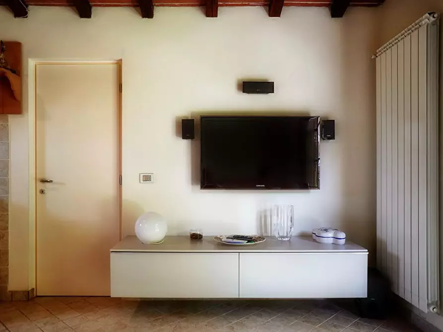 Immagine 75 di Villa in affitto  a Camaiore