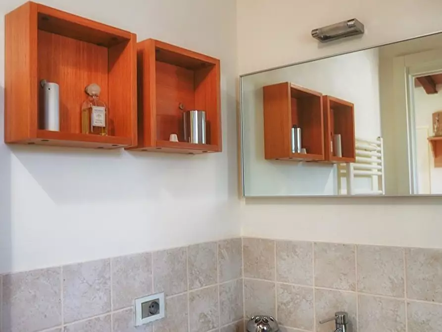 Immagine 74 di Villa in affitto  a Camaiore