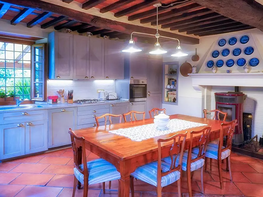 Immagine 18 di Villa in affitto  a Camaiore