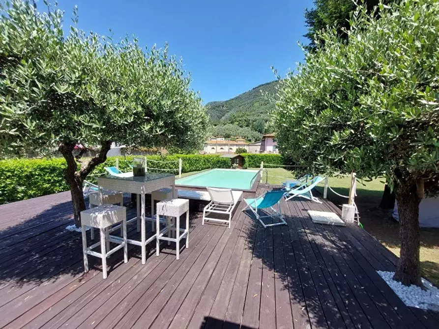 Immagine 1 di Villa in affitto  a Camaiore