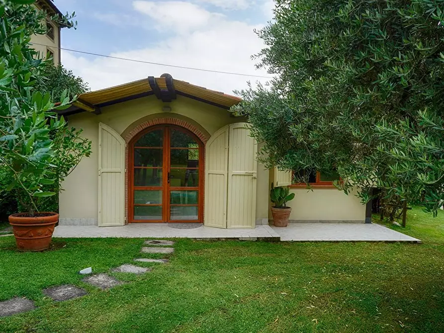 Immagine 68 di Villa in affitto  a Camaiore