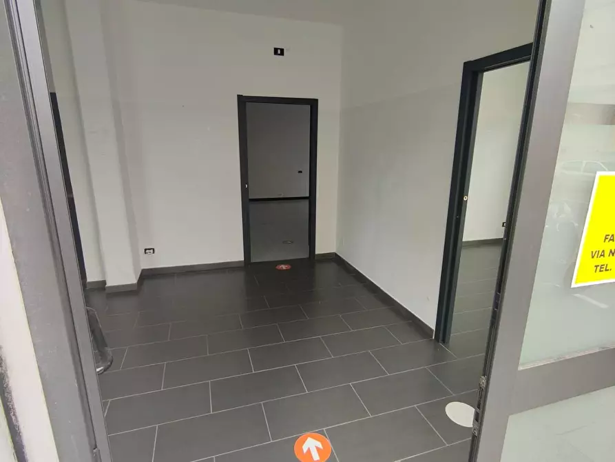 Immagine 8 di Negozio in vendita  a Sestri Levante