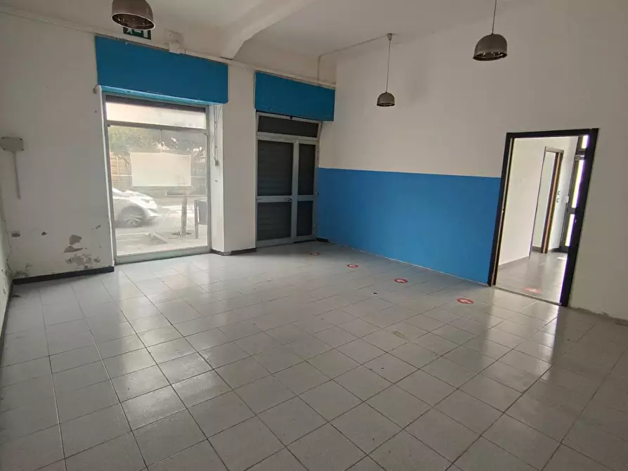 Immagine 15 di Negozio in vendita  a Sestri Levante