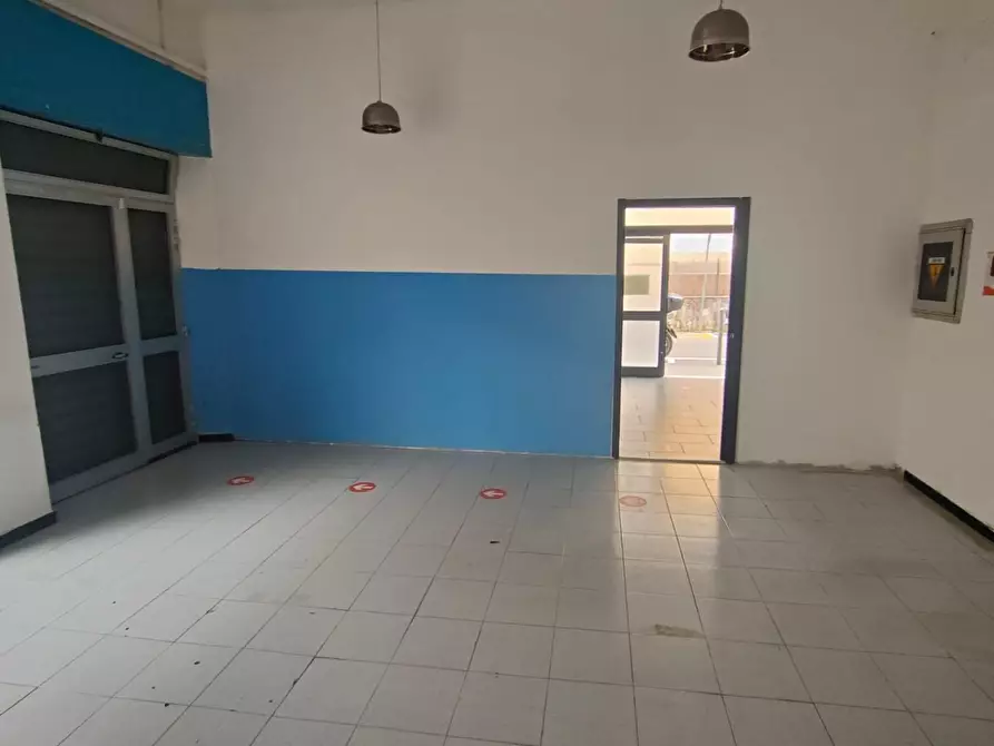 Immagine 16 di Negozio in vendita  a Sestri Levante