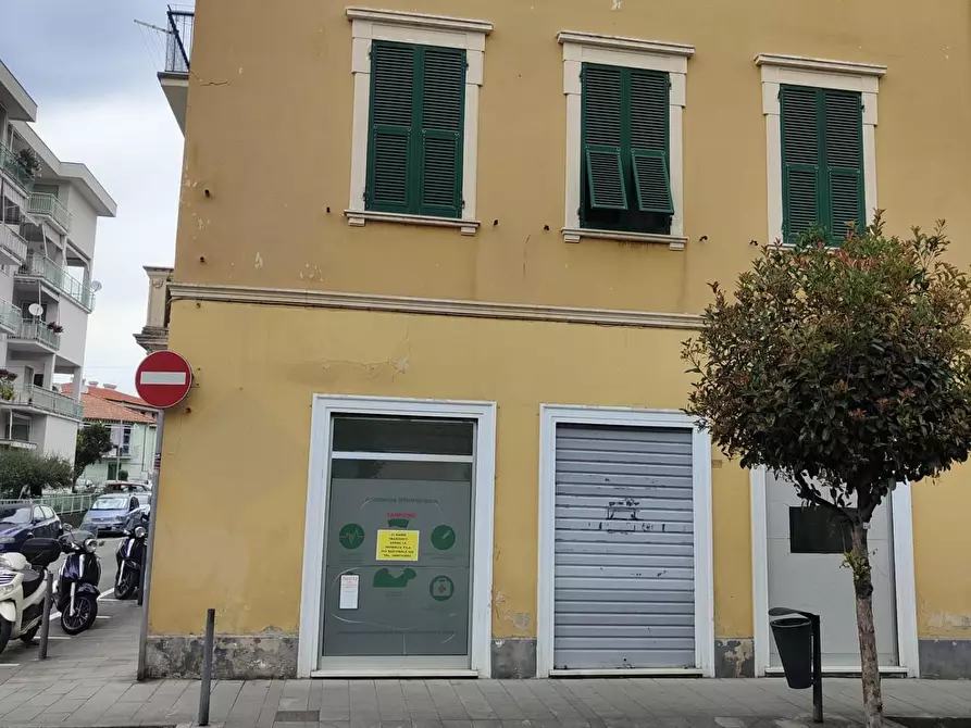 Immagine 2 di Negozio in vendita  a Sestri Levante