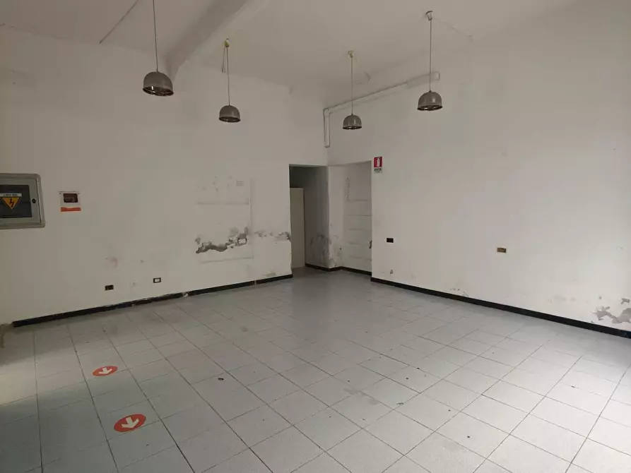 Immagine 19 di Negozio in vendita  a Sestri Levante