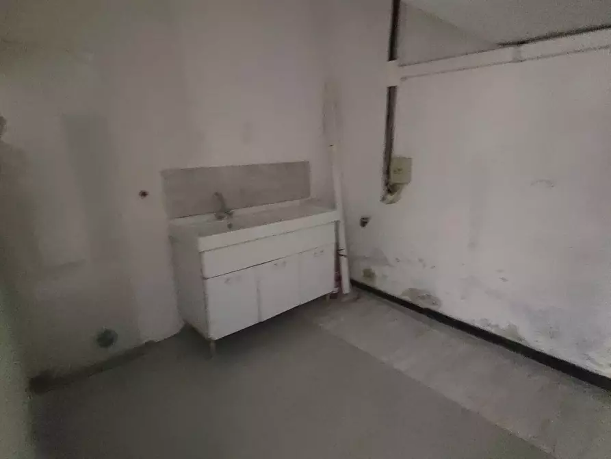 Immagine 20 di Negozio in vendita  a Sestri Levante