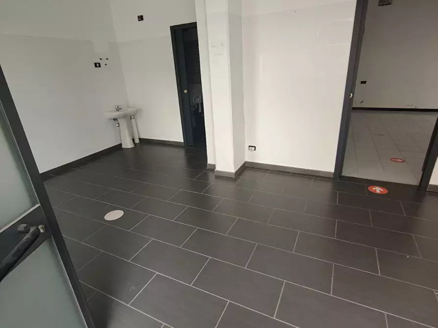 Immagine 7 di Negozio in vendita  a Sestri Levante