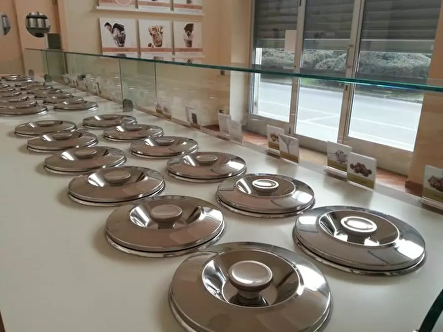 Immagine 2 di Attività commerciale in vendita  a Torino