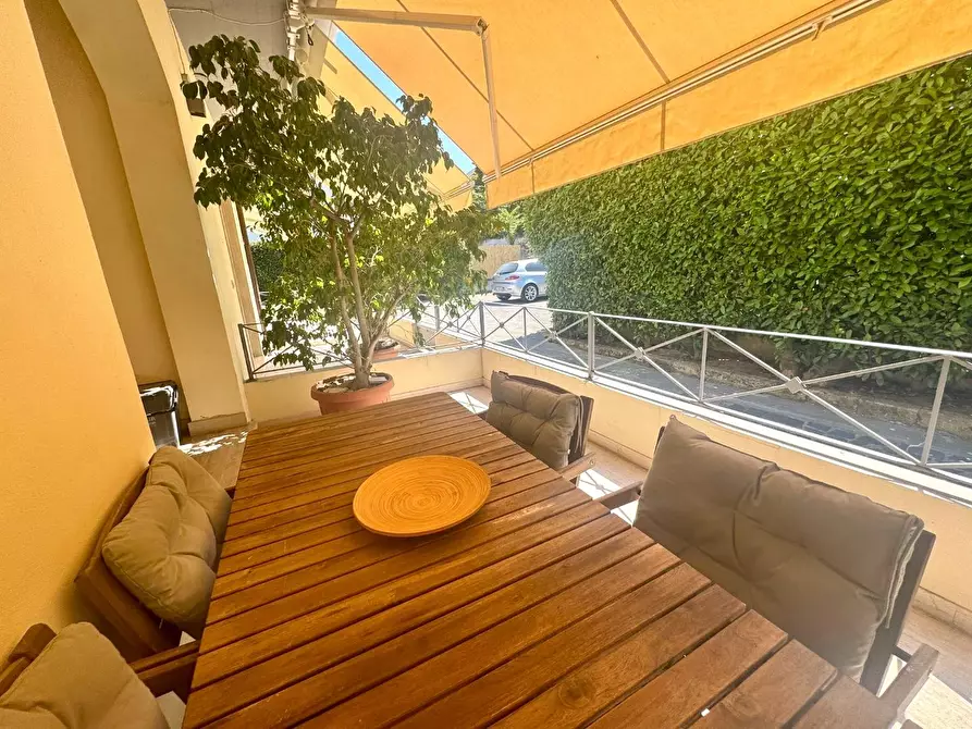 Immagine 2 di Appartamento in vendita  a Massa