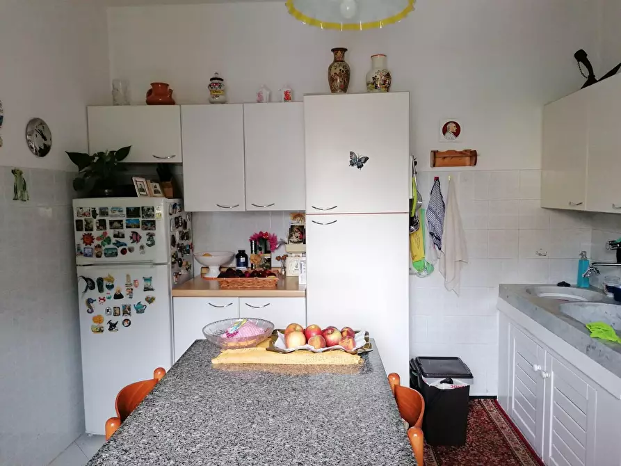 Immagine 1 di Casa semindipendente in vendita  a Carrara