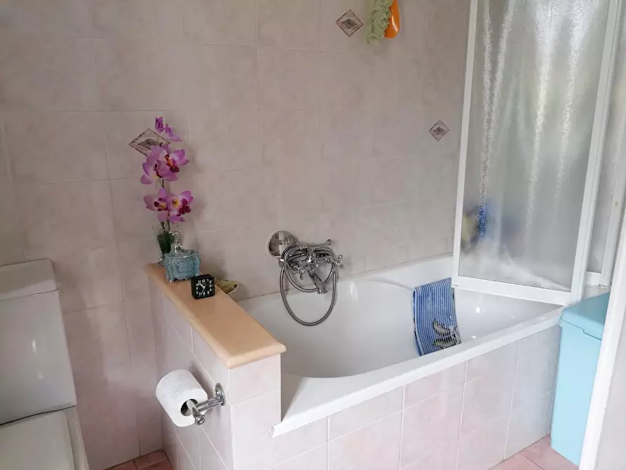 Immagine 19 di Casa semindipendente in vendita  a Carrara