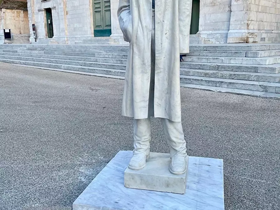 Immagine 13 di Attività commerciale in vendita  a Pietrasanta