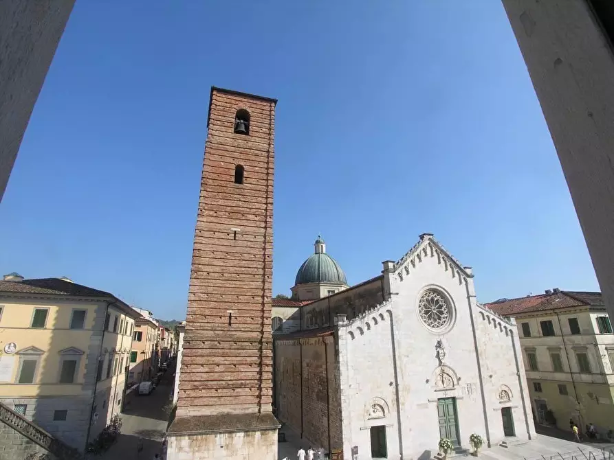 Immagine 15 di Attività commerciale in vendita  a Pietrasanta