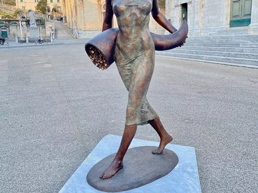 Immagine 12 di Attività commerciale in vendita  a Pietrasanta